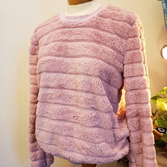 Super Cute Pink Fuzzy Sweater sz Medium - Picture 3 of 6
